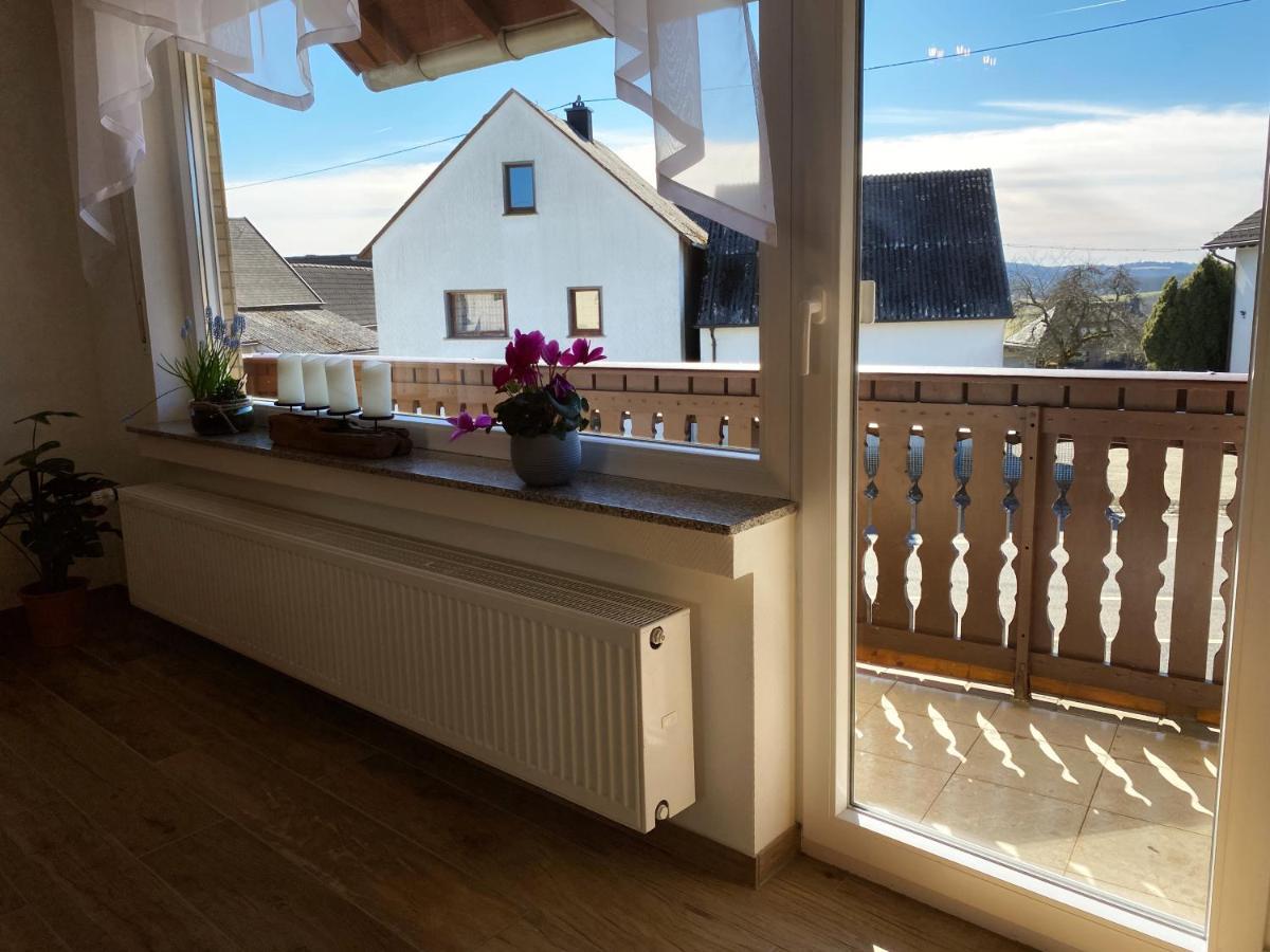 Gaestehaus Beim Metzger / Doettingen Am Nuerburgring Dottingen  Eksteriør bilde